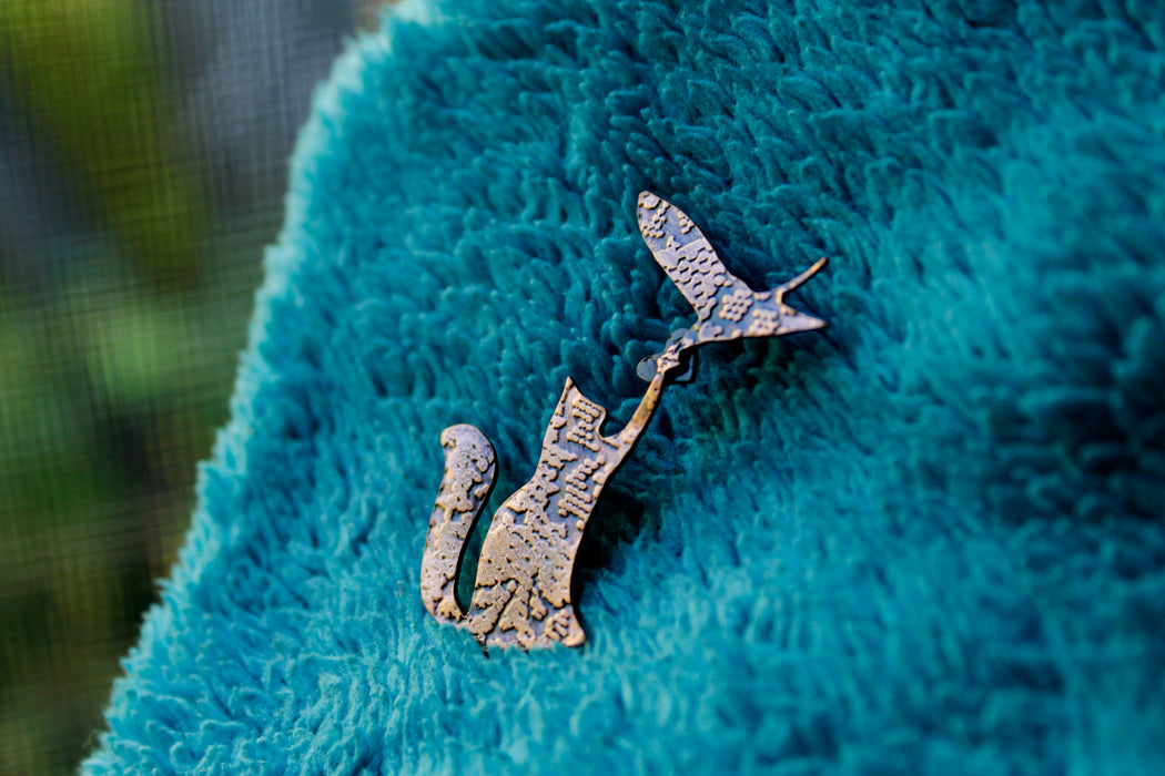 Lace-Patterned Cat & Bird Pin