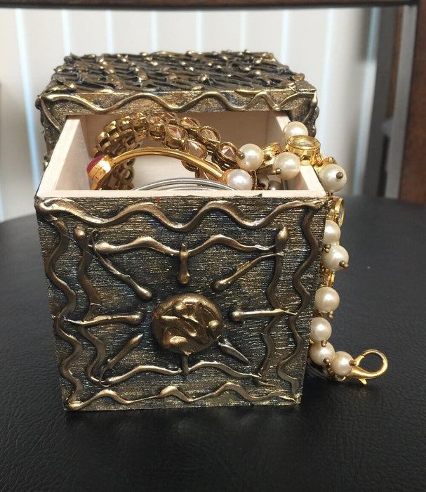 Square Accessory Boxes