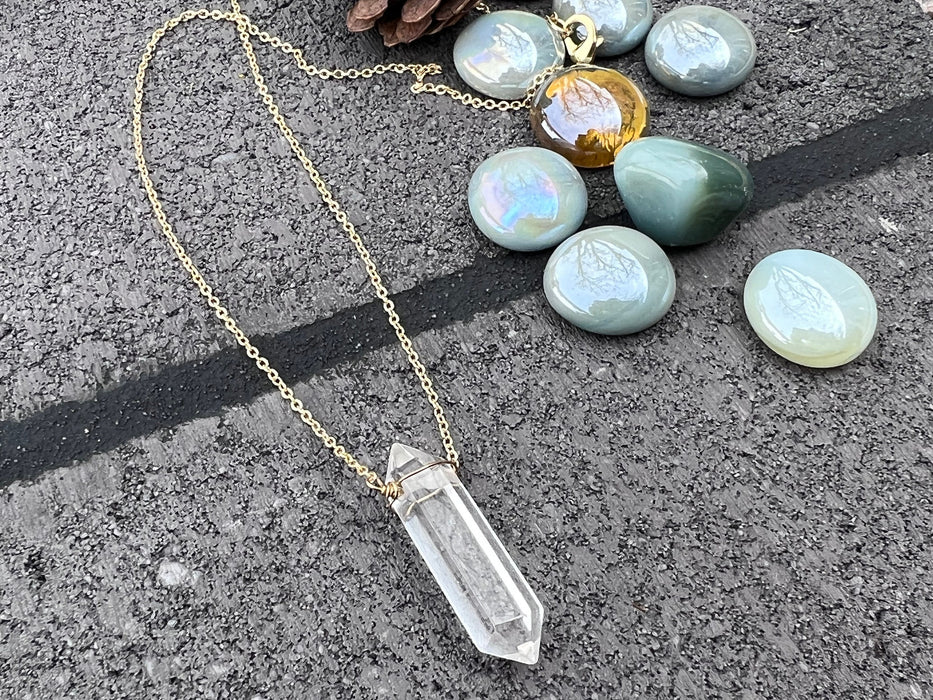 Clear quartz pendant , gifts for her, layering necklace, 18k gold chain, double terminated AAA crystal , natural stone pendant