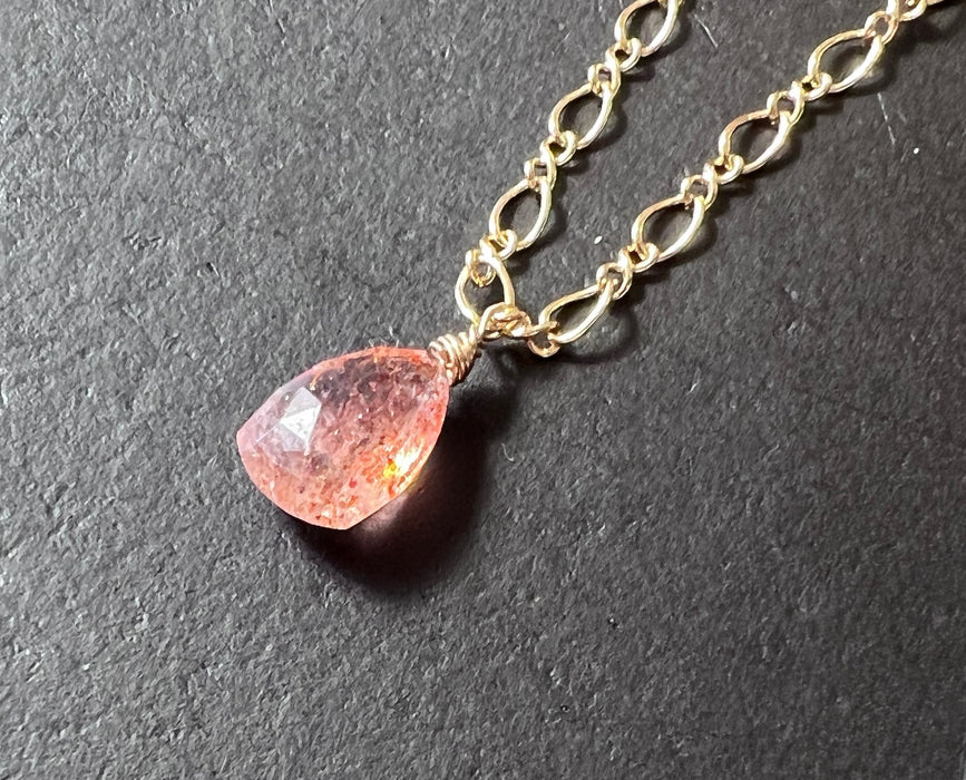 Sunstone pendant , gifts for her, layering necklace, 18k gold chain, natural stone pendant